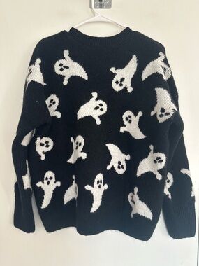 Vince Camuto Halloween sweater Sz:M black white Soft knitted AOP ghost pattern.